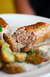 Andouillette met planten en mayonaise